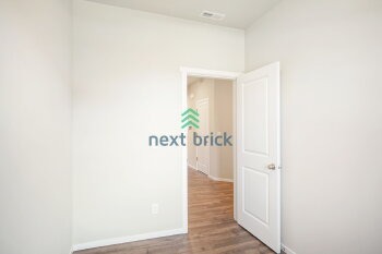 Building Photo - 4 Bed and 2.5 Bath Single-family Home Available for Rent!