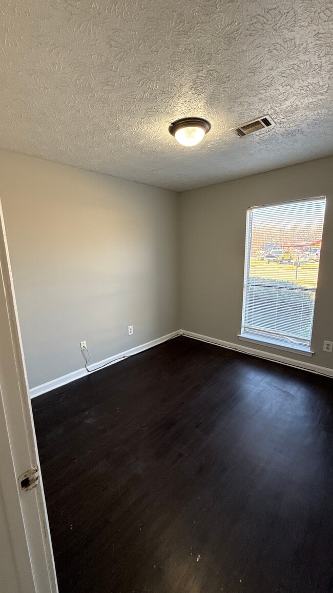 Building Photo - 3002 Dobbs Cir