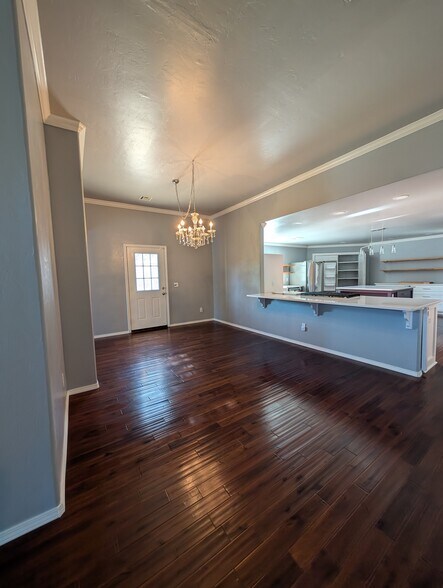 Dining area - 8701 NW 116th St