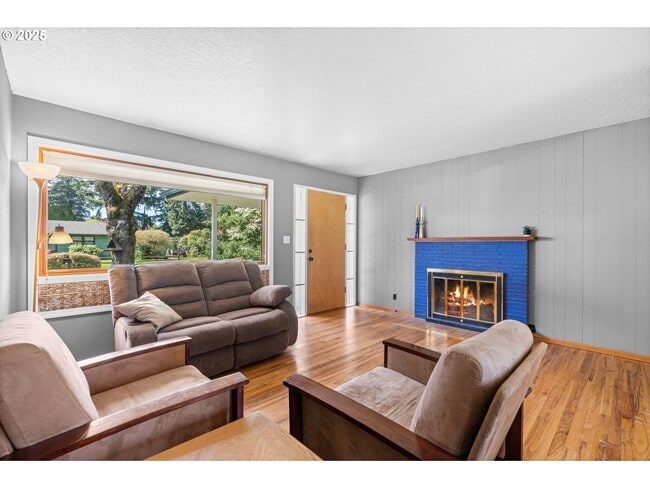 Building Photo - Quarter Acre Comfort