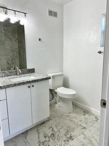 Building Photo - 801 NE 36th St