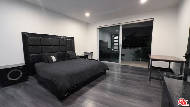 Building Photo - 6425 Weidlake Dr