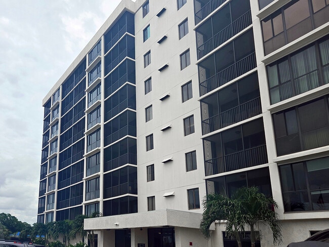 Building Photo - 7100 Sunshine Skyway Ln S