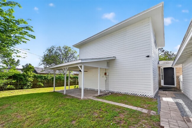 Building Photo - 729 Loggins Dr