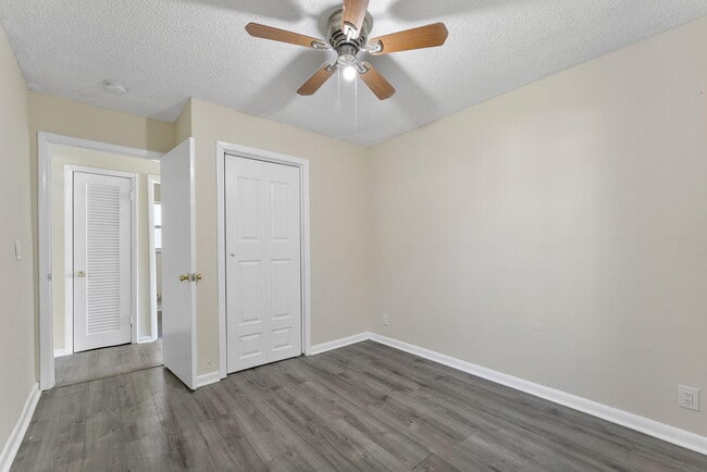 Building Photo - 1340 W 35th St