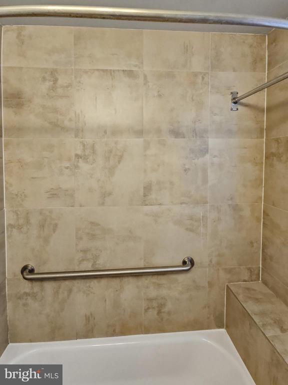 Building Photo - 637 N 32nd St