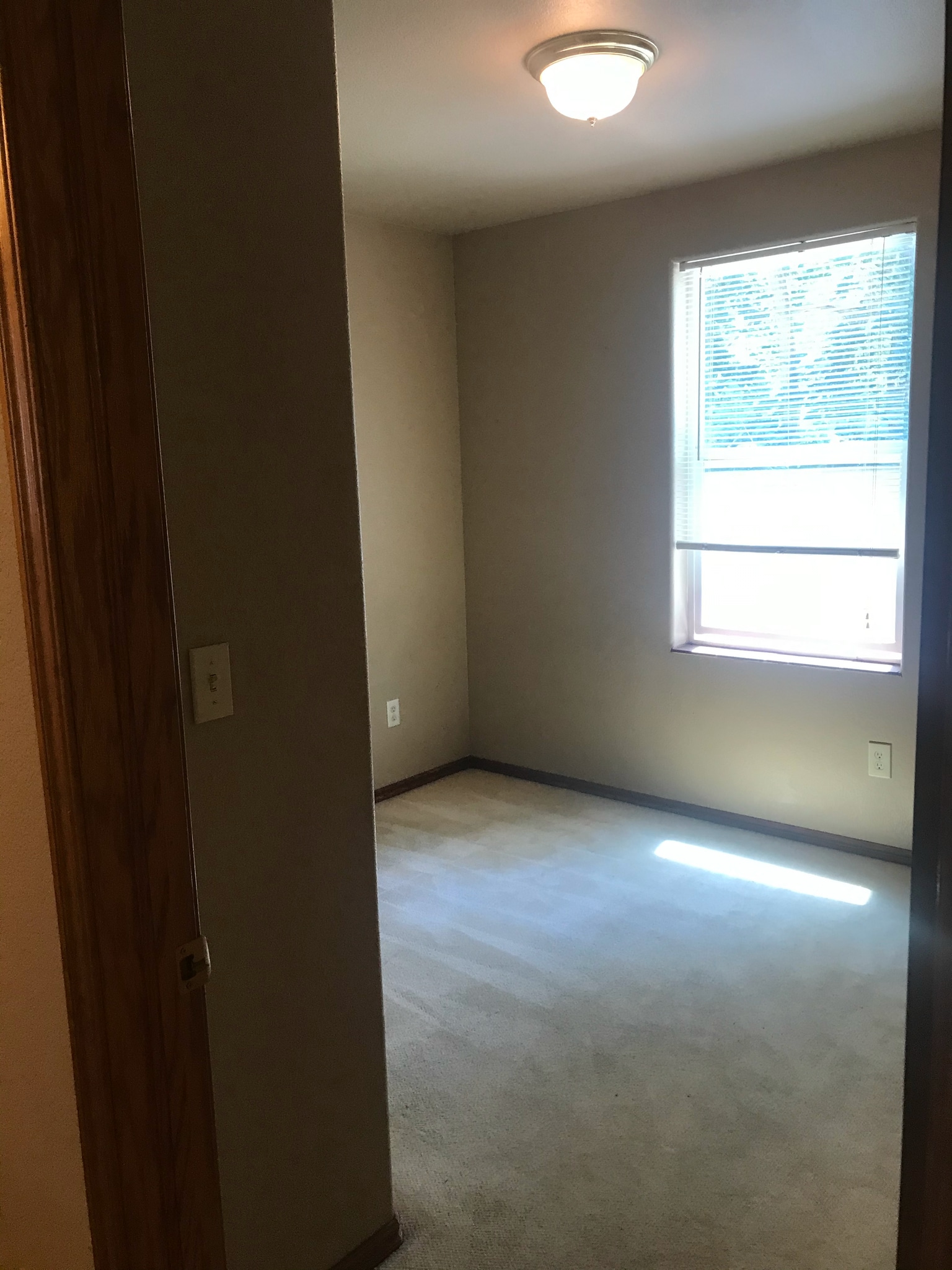 Building Photo - 617 S Sherwood St