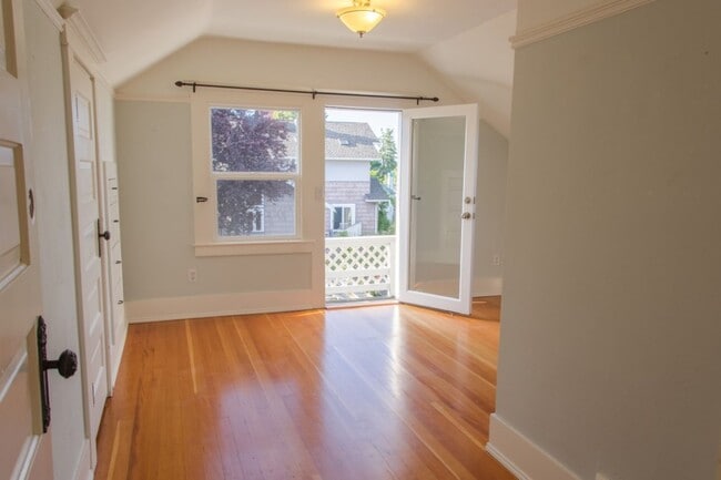 Building Photo - 4Bd/2.75Ba Seattle House