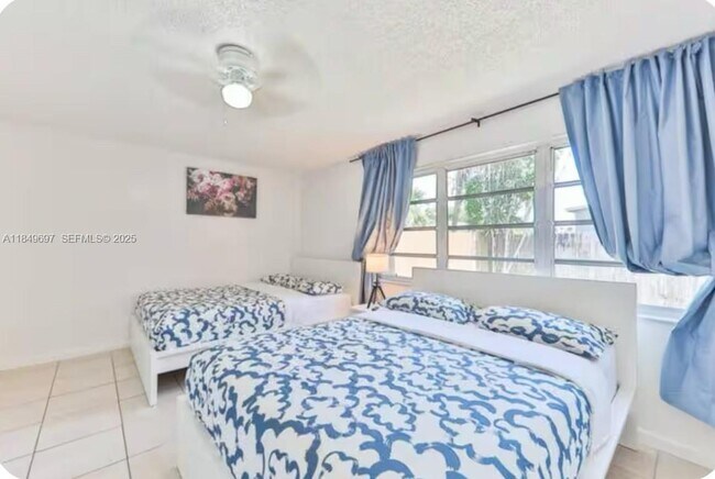 Building Photo - 2591 Riverland Dr