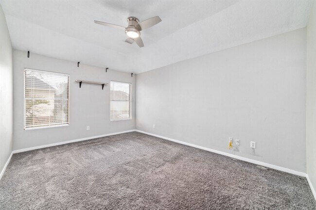 Building Photo - 10810 Meadow Walk Ln
