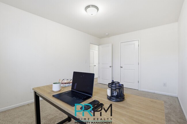 Building Photo - 249 Elmhaven Dr