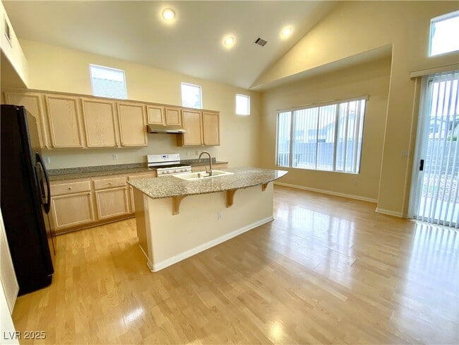 Building Photo - 290 Tayman Park Ave