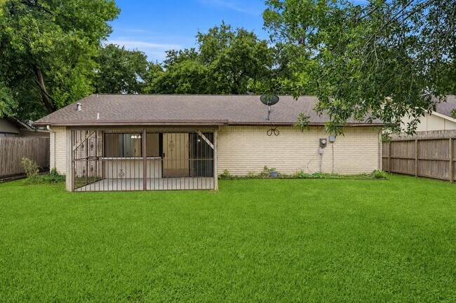 Building Photo - 2126 Quail Valley E Dr