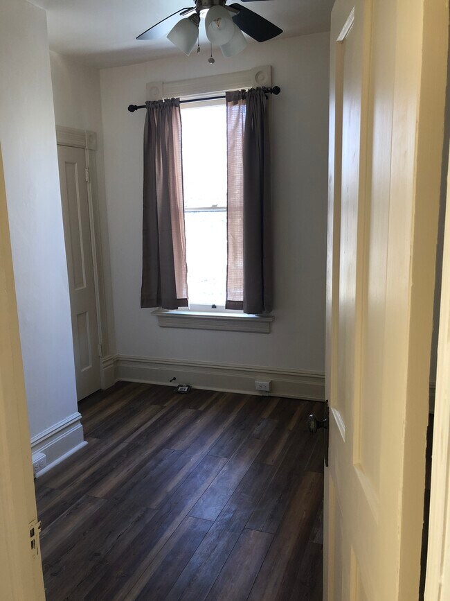 Building Photo - 214 N Canyon Rd