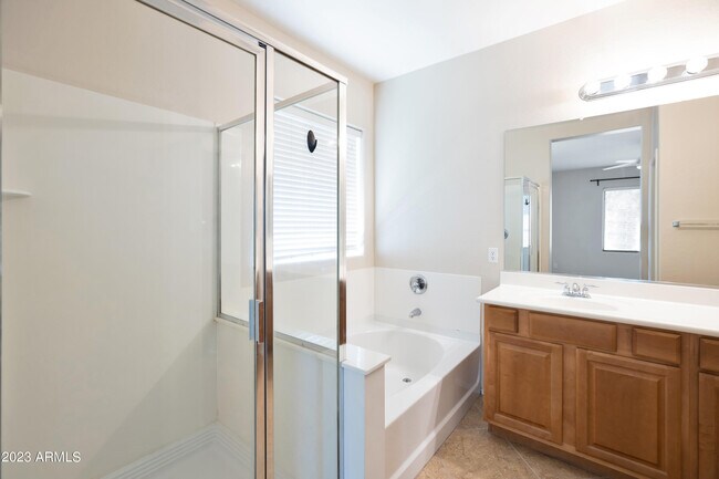 Building Photo - 3255 E Castanets Dr