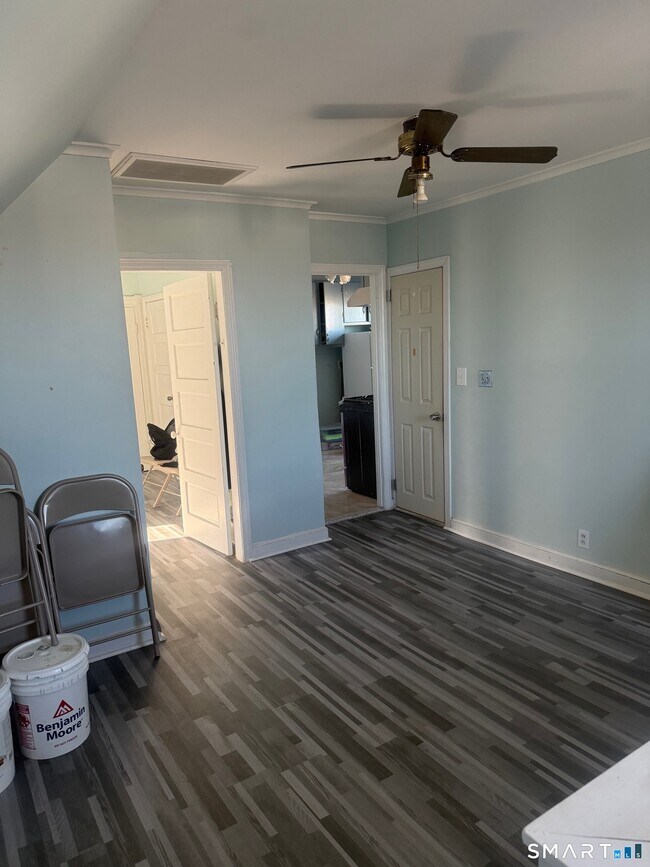 Building Photo - 26 Evergreen St