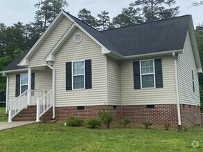 Building Photo - Beautiful three bedroom two bathroom house...