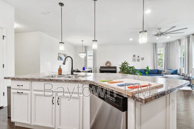 Building Photo - 10530 Medford Lakes Dr