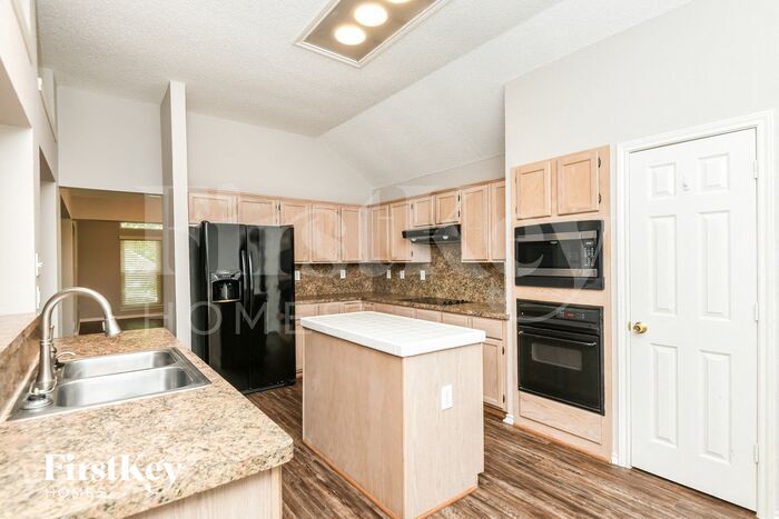 Building Photo - 4732 Lennon Ave