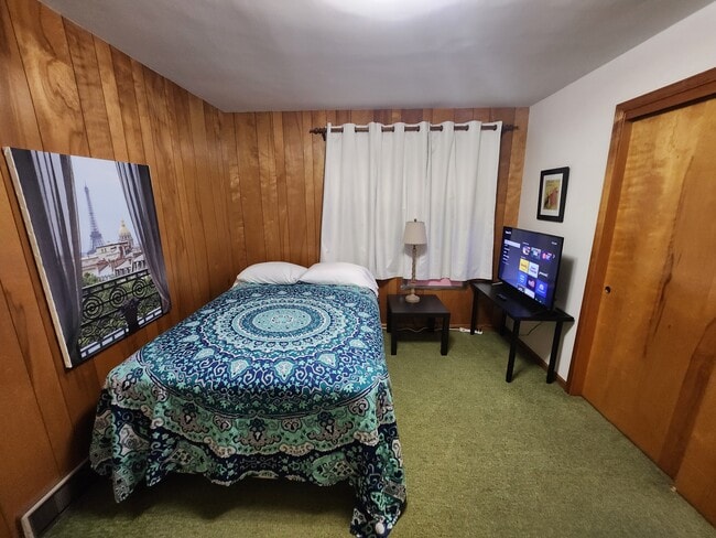 Building Photo - 7675 N Hix Rd