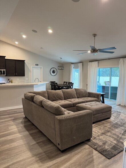 Building Photo - 244 Whispering Oaks Way