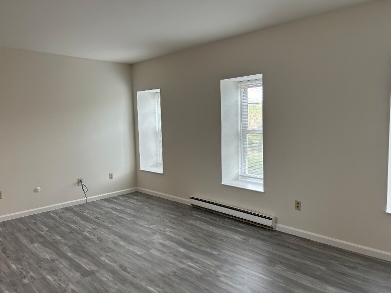 Building Photo - 42 E Pine St