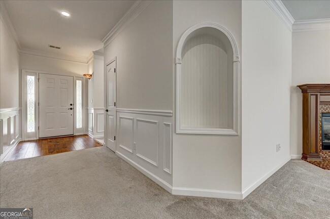 Building Photo - 1033 Pinehurst Dr