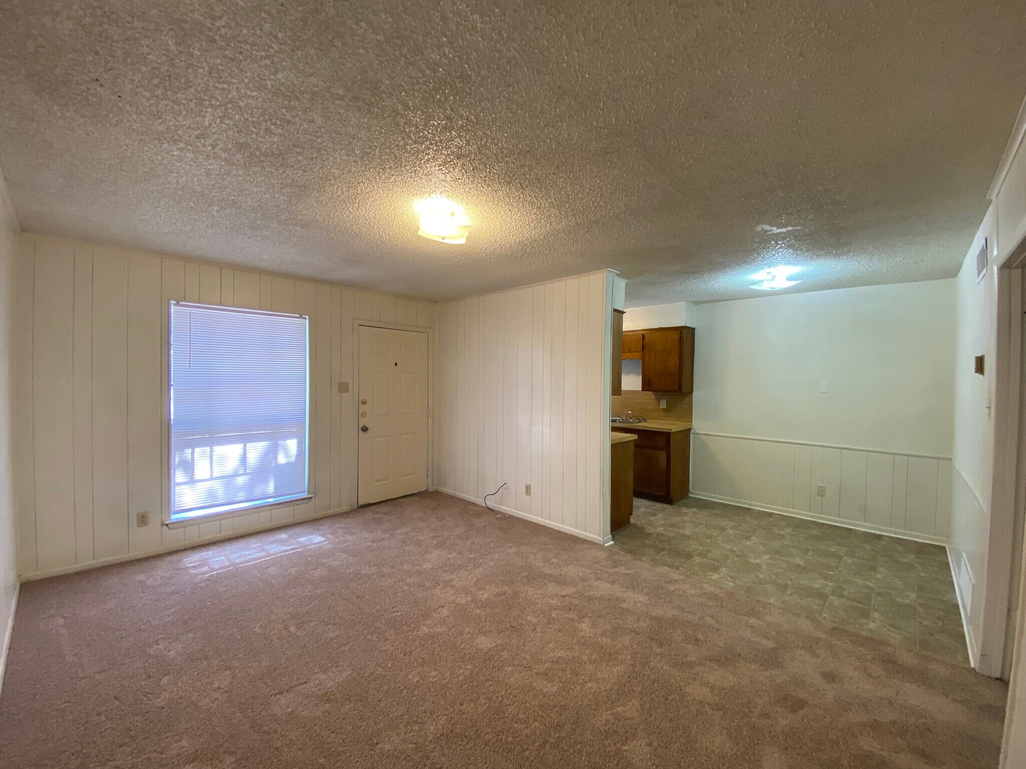 Building Photo - 1105 Parmer Ave
