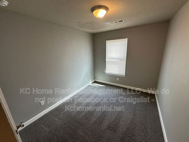 Building Photo - 10536 Kane Dr