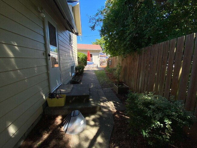 Building Photo - Charming 3-Bedroom Home with Massive Detac...