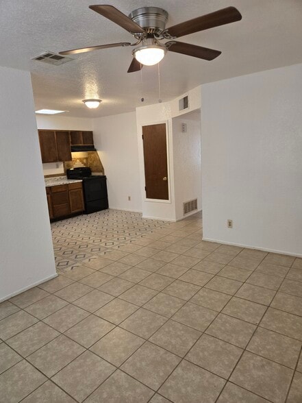 Building Photo - 5066 Inspiration Ln