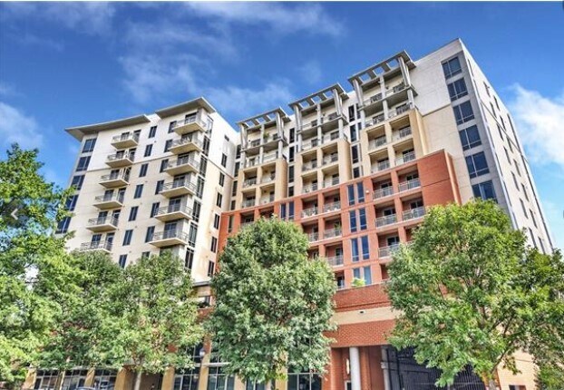 Building Photo - 701 Royal Ct