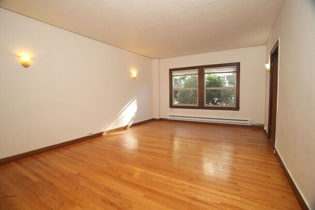 Interior Photo - Redside - The Mulholland
