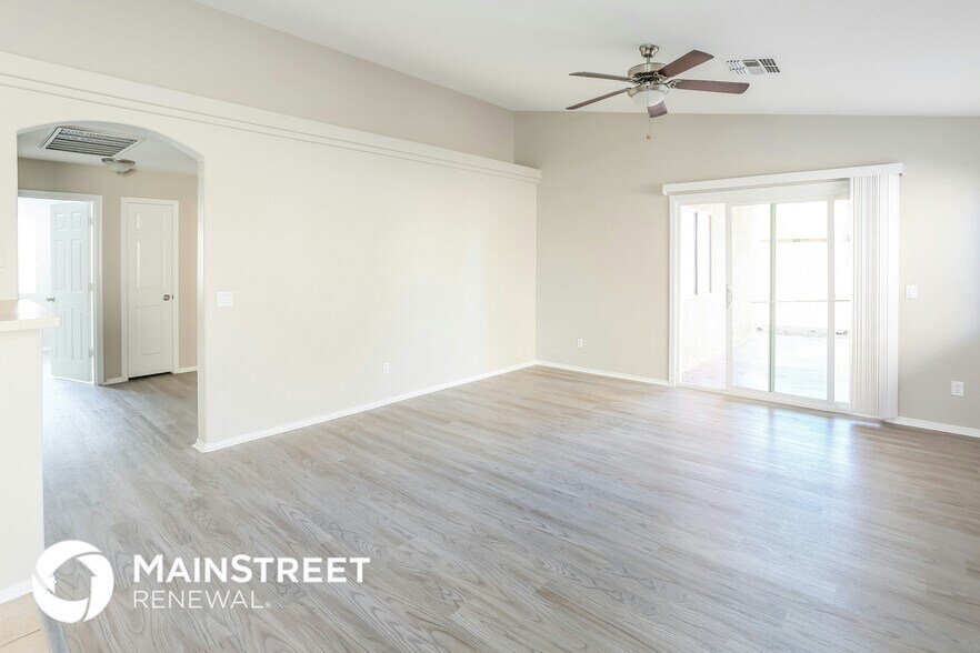 Building Photo - 9016 W Pinchot Ave