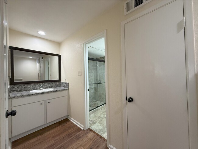 Building Photo - 2100 Wilcrest Dr