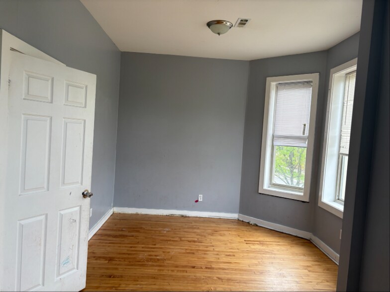 Building Photo - 1443 S Drake Ave