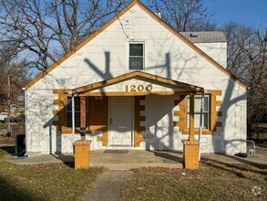 Building Photo - 1200 E South Ave