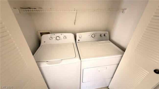 Building Photo - 5655 E Sahara Ave