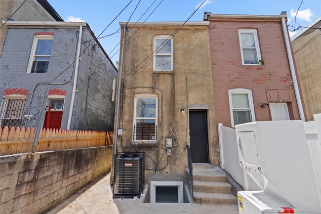 Building Photo - 2532 E Fayette St