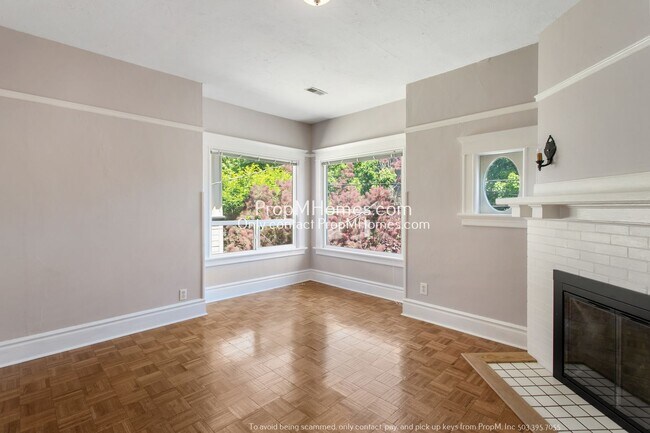 Building Photo - Charming Two-Bedroom Upper-Level Duplex in...