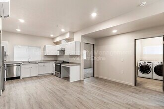 Building Photo - 6020 N Astor St
