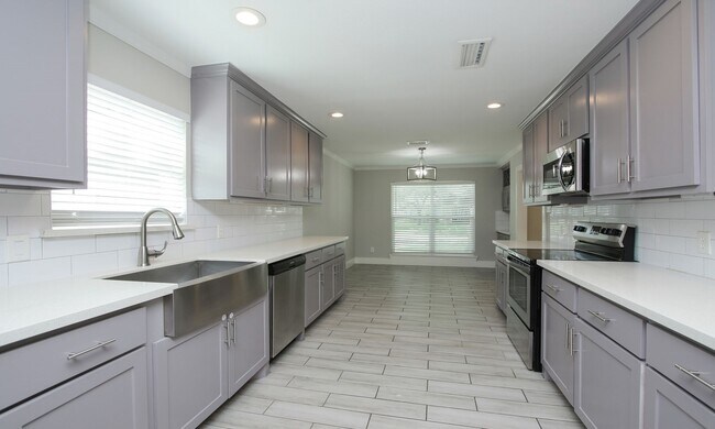Building Photo - 5815 Picasso Pl