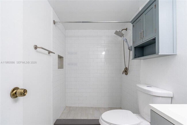 Building Photo - 6795 SW 132nd Ave