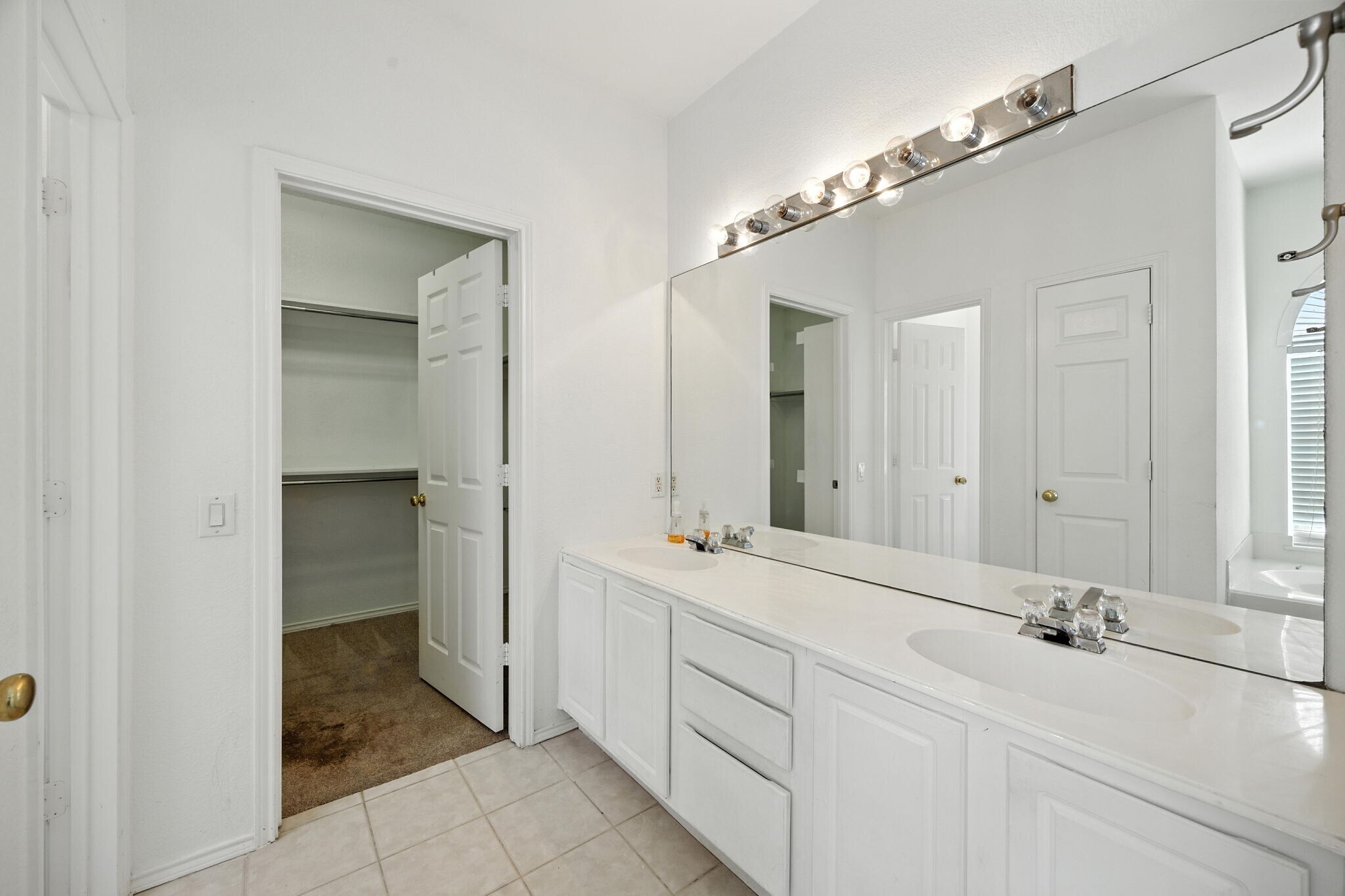 Building Photo - 6651 Canterbury Dr