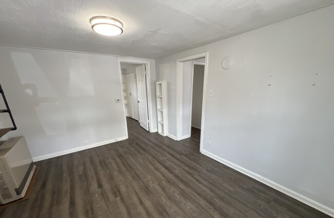 Building Photo - Updated 1 Bedroom 1 Bathroom Ranch Home in...