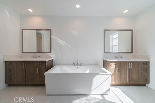 Building Photo - 27562 Juniper Ln