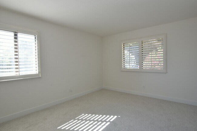 Building Photo - 5318 Fairway Dr