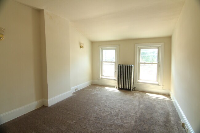 Building Photo - 266 Manatawny St