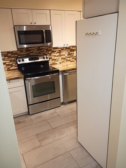 Building Photo - 601 1st St S