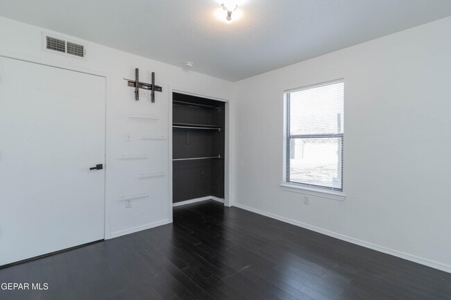 Building Photo - 716 Nazareno St